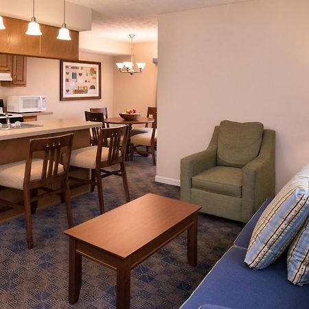 Charwood Suites Columbus Buitenkant foto