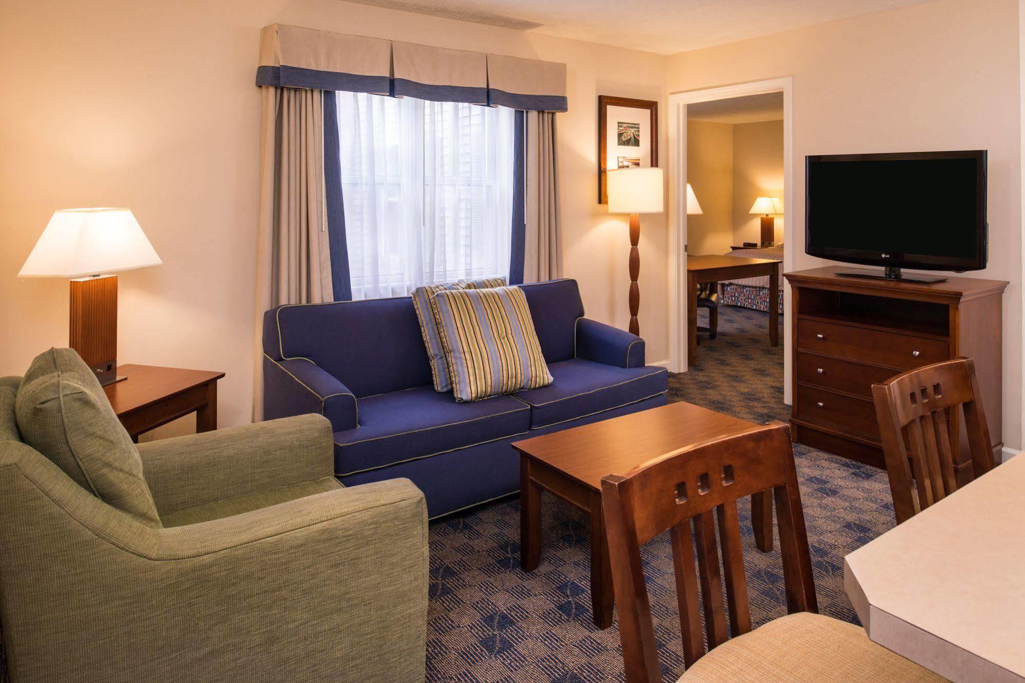 Charwood Suites Columbus Buitenkant foto