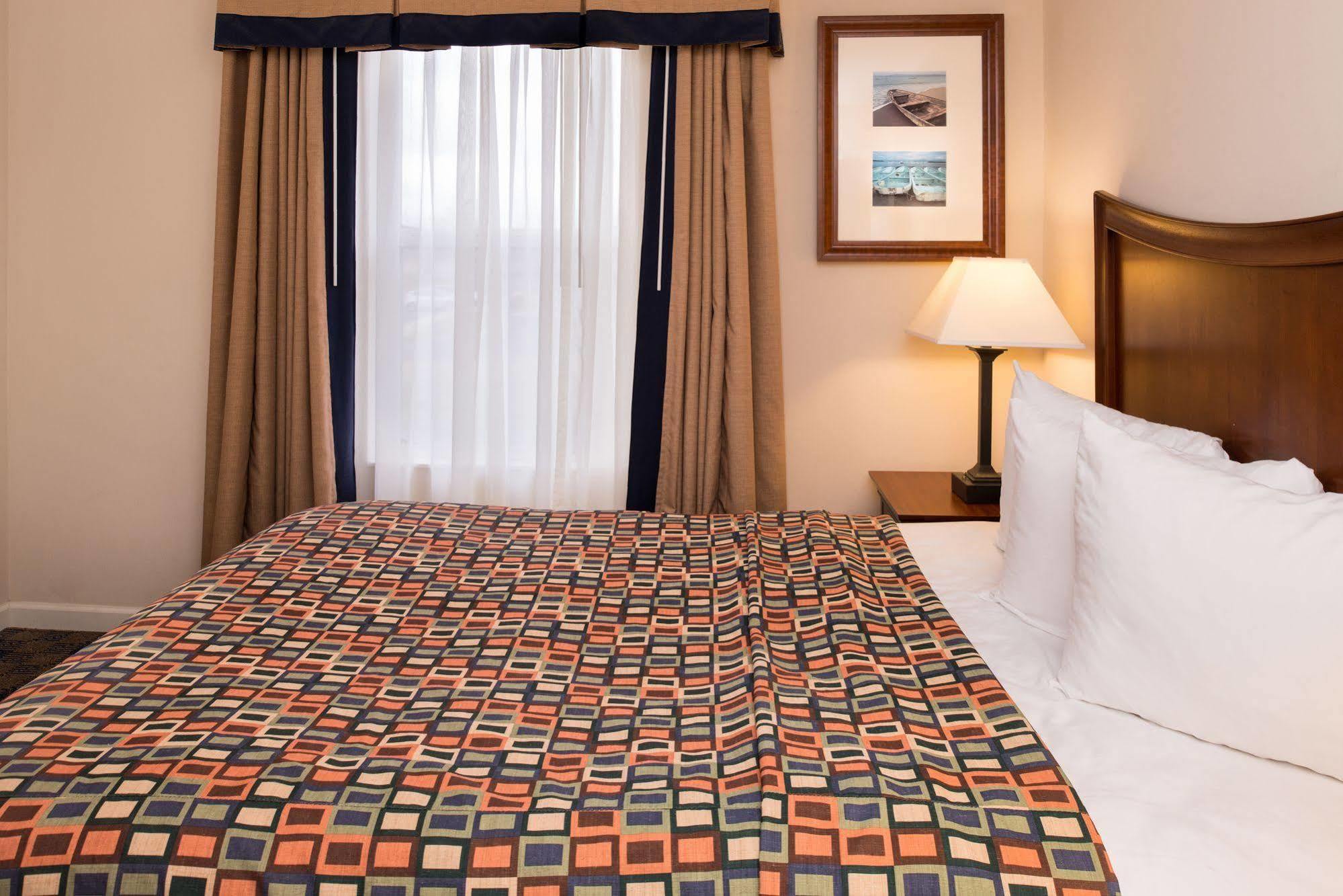 Charwood Suites Columbus Buitenkant foto