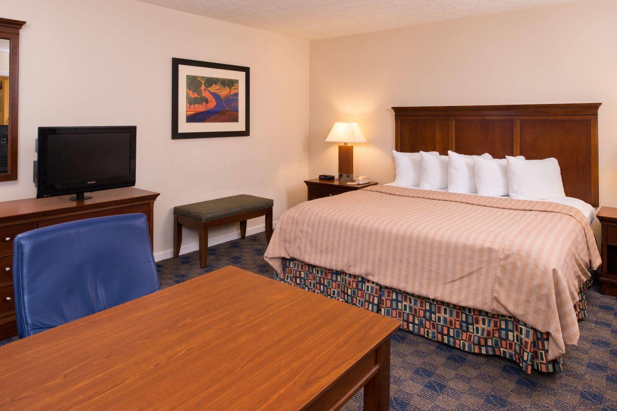 Charwood Suites Columbus Buitenkant foto