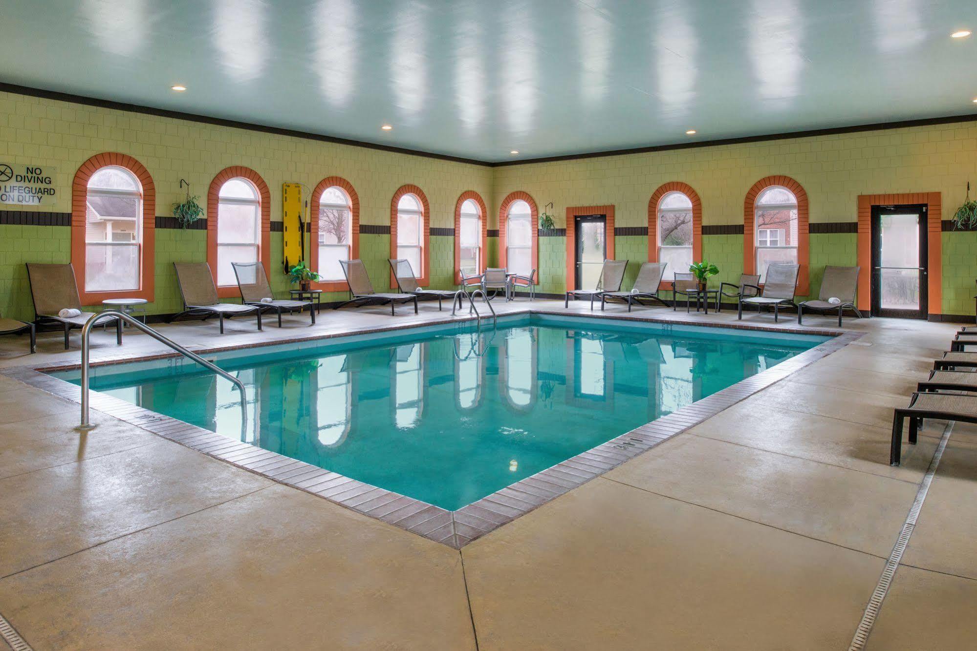 Charwood Suites Columbus Buitenkant foto