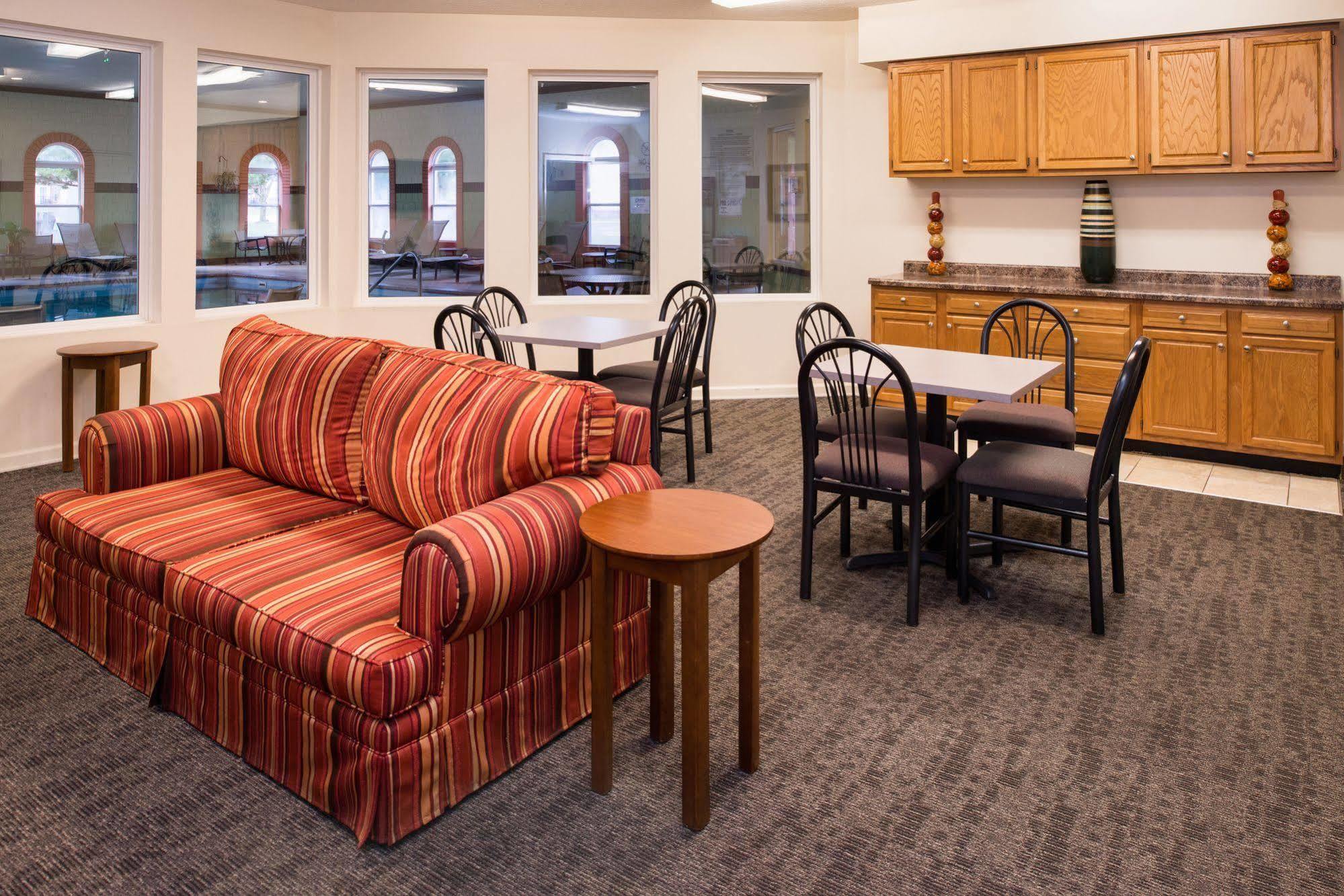 Charwood Suites Columbus Buitenkant foto