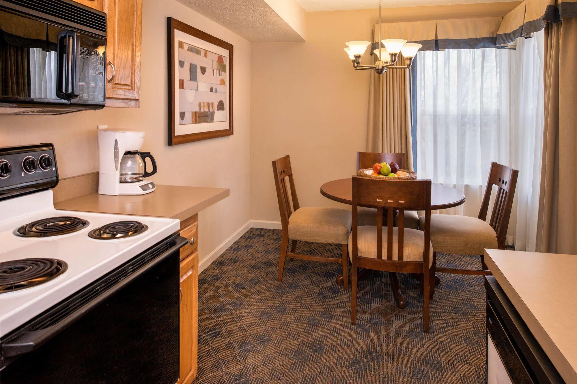 Charwood Suites Columbus Buitenkant foto
