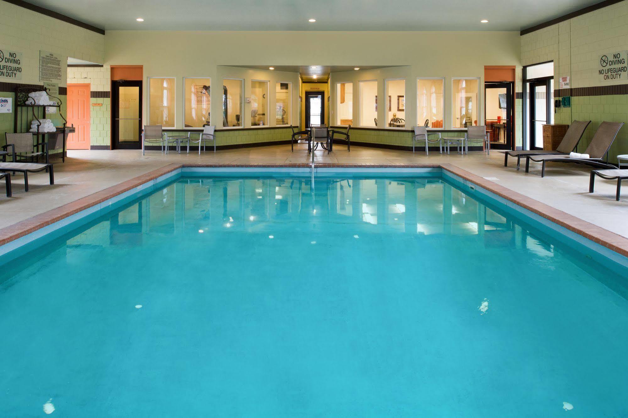Charwood Suites Columbus Buitenkant foto