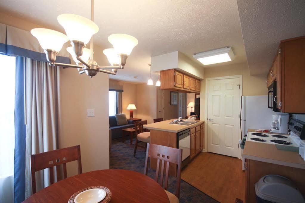 Charwood Suites Columbus Buitenkant foto